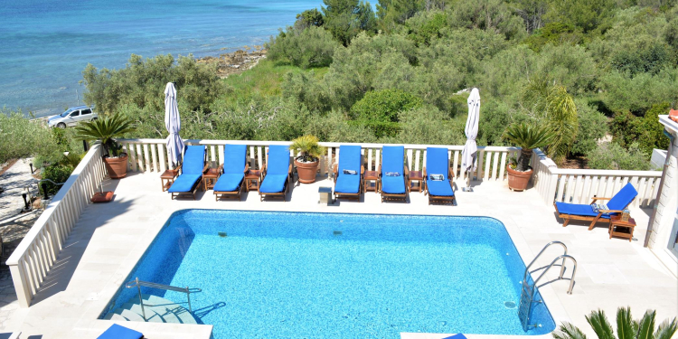 Beachfront Villa Gradina